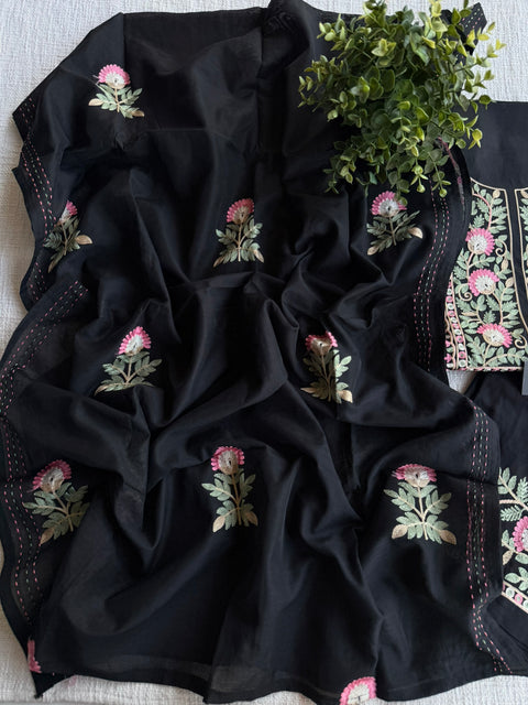 Emb neck cotton suit material