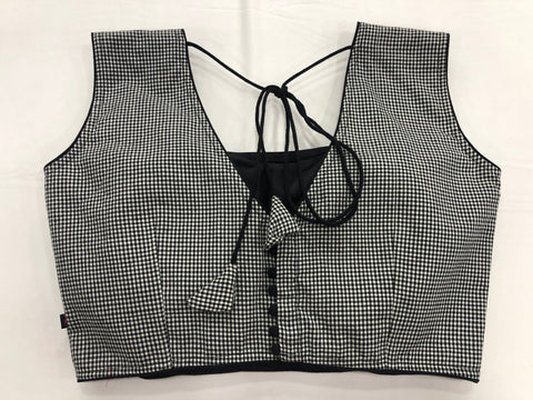 Small checked sleeveless blouse