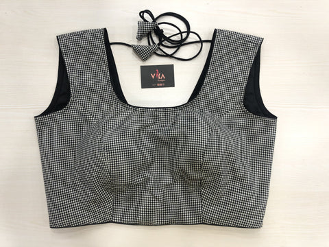 Small checked sleeveless blouse