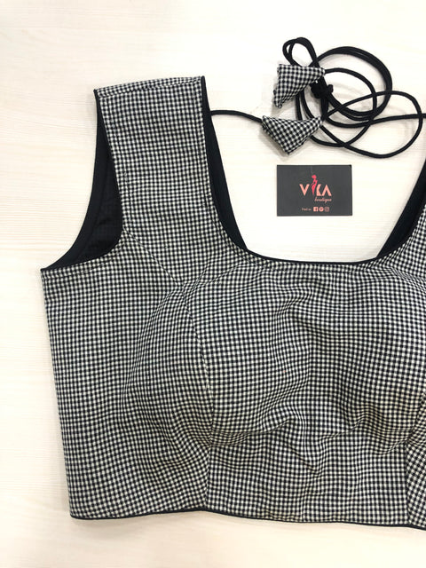 Small checked sleeveless blouse