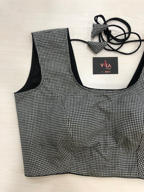 Small checked sleeveless blouse