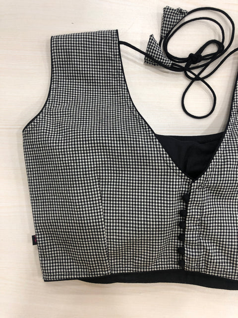 Small checked sleeveless blouse