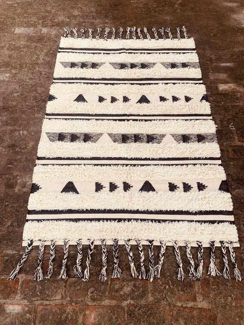 Handwoven Rug (4*6 Ft)