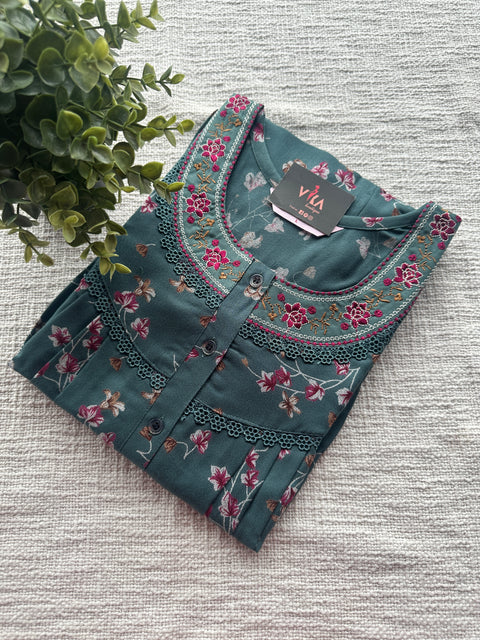 L size printed Alpine nighty