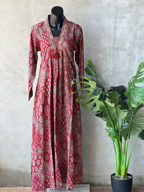 Size 38 - Embroidered kantha work long gown