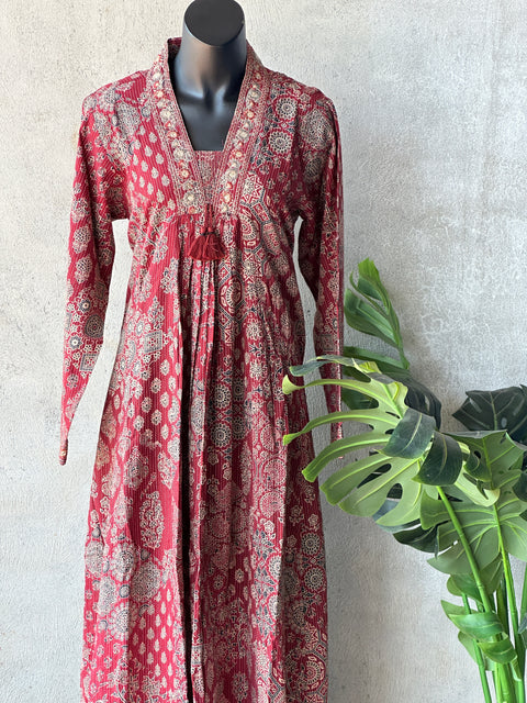 Size 38 - Embroidered kantha work long gown