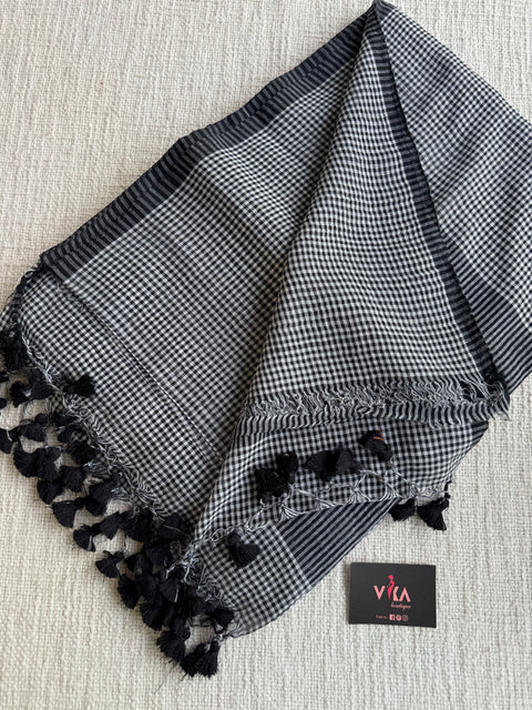 Small checked mul cotton saree