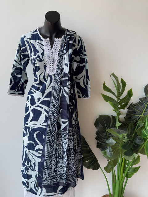 Navy blue & white Printed Kurta with Pant & Dupatta