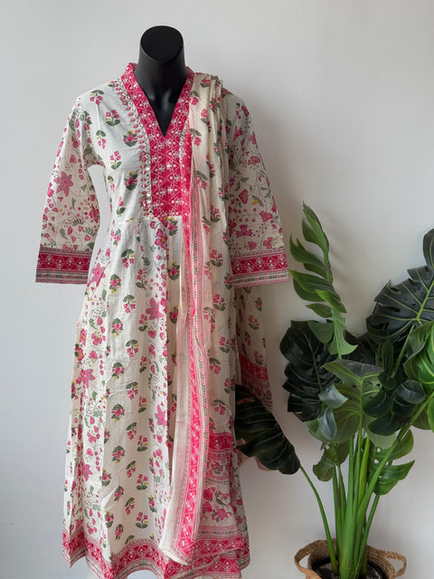 Floral Printed Pure Cotton V neck Kurta pant set