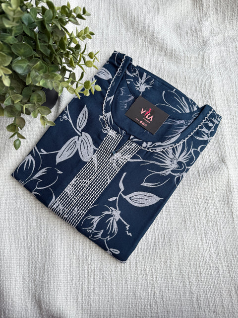 L and XL size printed Alpine nighty