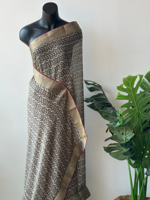 Printed marble chiffon saree