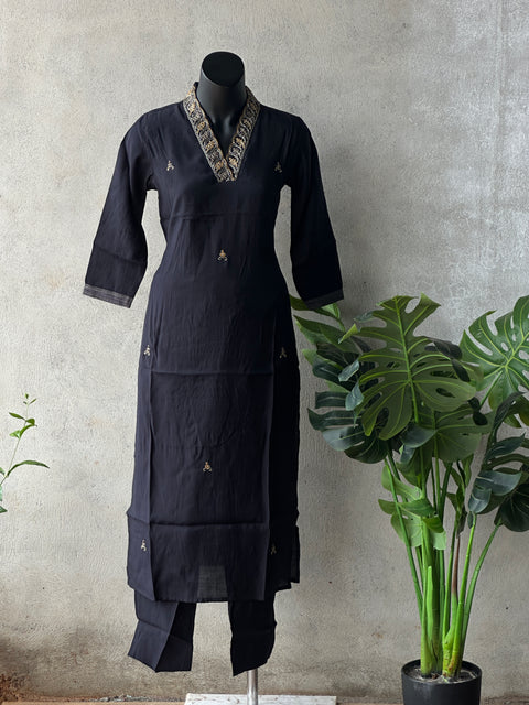 V neck emb muslin kurta pant- Black