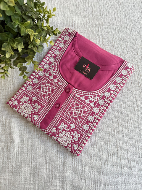 M size Embroidery Alpine nighty