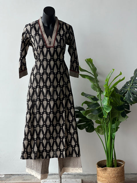 Black V neck printed cotton kurta pant